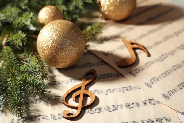 Composición Con Bolas Navidad Notas Musicales Madera Mesa —  Fotos de Stock