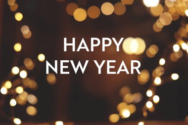 Arka plan üzerinde mesaj Happy New Year ve bokeh etkisi. Kış tatili