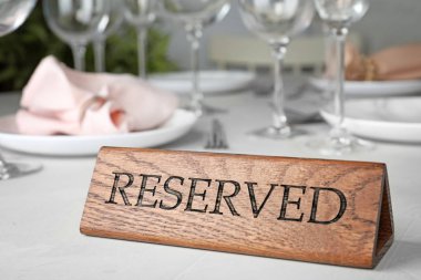 Tablo ayarı ile ayrılmış oturum restoranda