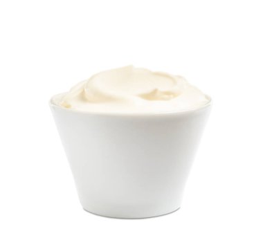 Taze krema üzerine beyaz izole ile seramik kase