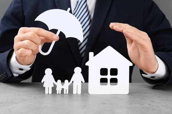 Man Cutout Paper Family House Umbrella Table Closeup Life Insurance — Stock Photo, Image