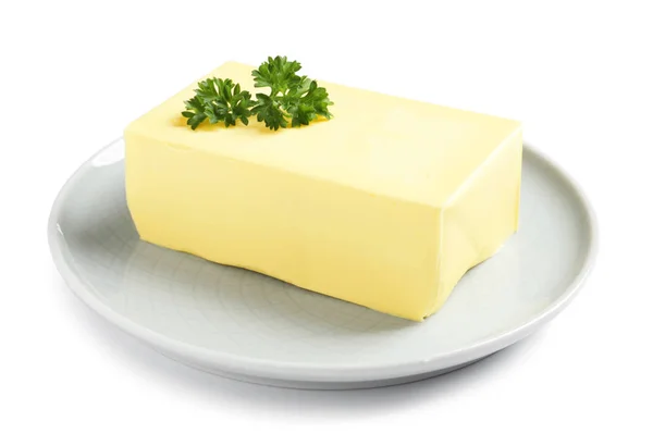 白い背景の上に新鮮なバターのブロックとセラミック プレート — ストック写真