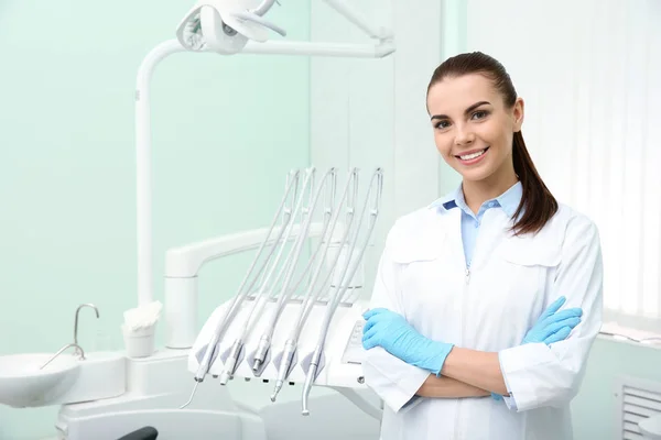 Young Female Dentist White Coat Workplace Space Text — Stock Photo, Image
