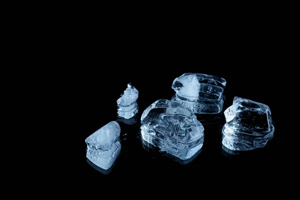 Cubos Hielo Superficie Del Espejo Negro Espacio Para Texto — Foto de Stock