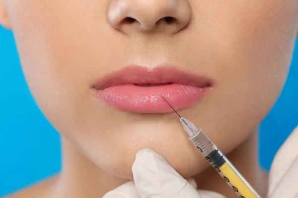 Jonge Vrouw Krijgen Lippen Injectie Close Cosmetische Chirurgie — Stockfoto