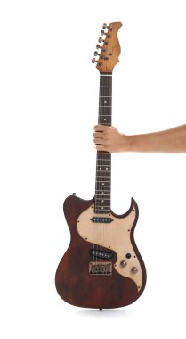 Elektro gitar beyaz zemin üzerine, closeup tutan adam