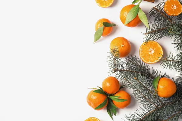 Vánoční Složení Zralé Mandarinky Prostor Pro Text Bílém Pozadí Ploché — Stock fotografie