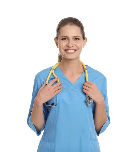 Retrato Jovem Assistente Médico Com Estetoscópio Sobre Fundo Branco — Fotografia de Stock