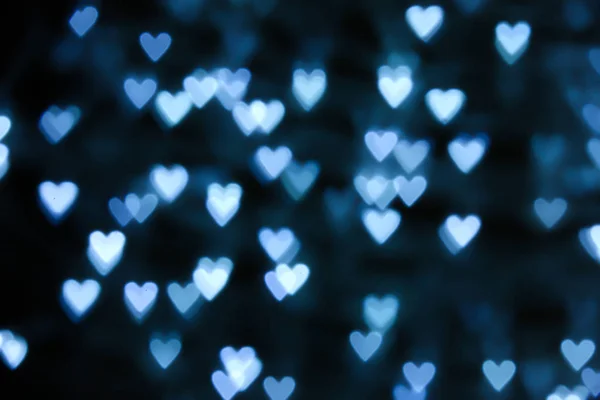 Vista Borrosa Hermosas Luces Forma Corazón Sobre Fondo Oscuro — Foto de Stock