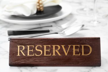 Tablo ayarı ile ayrılmış oturum restoranda