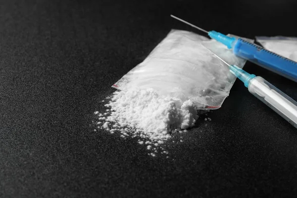 Cocaina Sacchetto Plastica Siringhe Sfondo Scuro Spazio Testo — Foto Stock