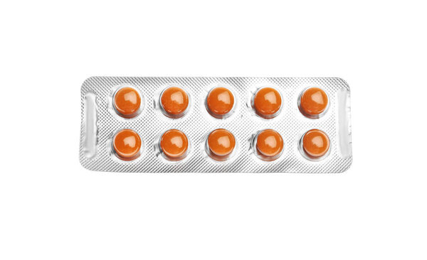 таблетки в пузыре пакет на белом фоне