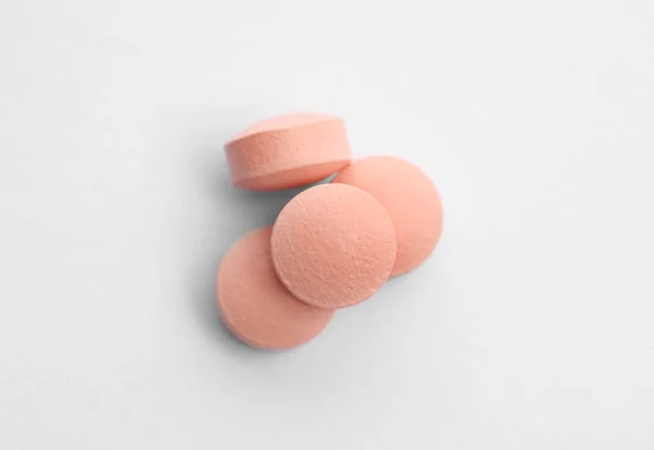 Pillole Colore Sfondo Bianco Vista Dall Alto Trattamento Medico — Foto Stock