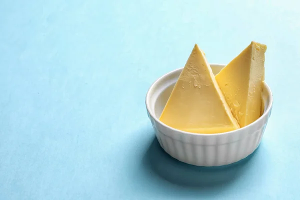 Prato Com Manteiga Fresca Fundo Cor Espaço Para Texto — Fotografia de Stock