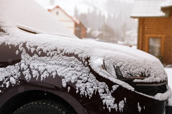 Auto Coperta Neve Dopo Tempesta All Aperto Nella Bella Giornata — Foto Stock