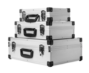 Küme beyaz zemin üzerine alüminyum zor durumda