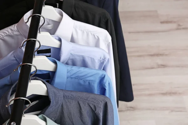 Cremalheira Guarda Roupa Com Roupas Elegantes Dentro Casa Vista Cima — Fotografia de Stock