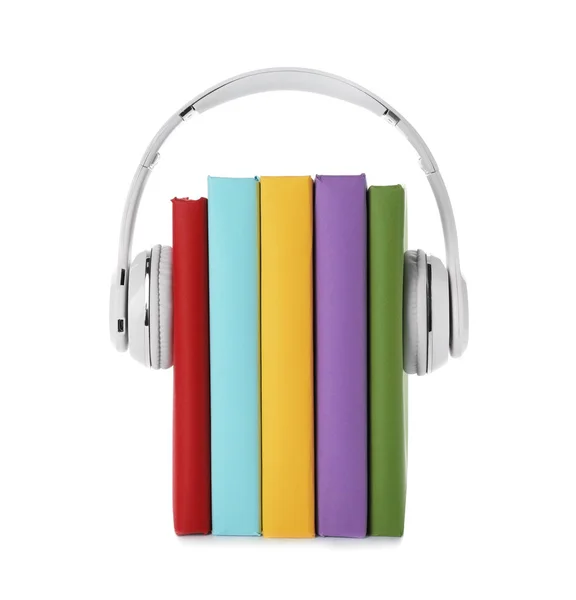 Casque Moderne Avec Livres Relié Sur Fond Blanc — Photo