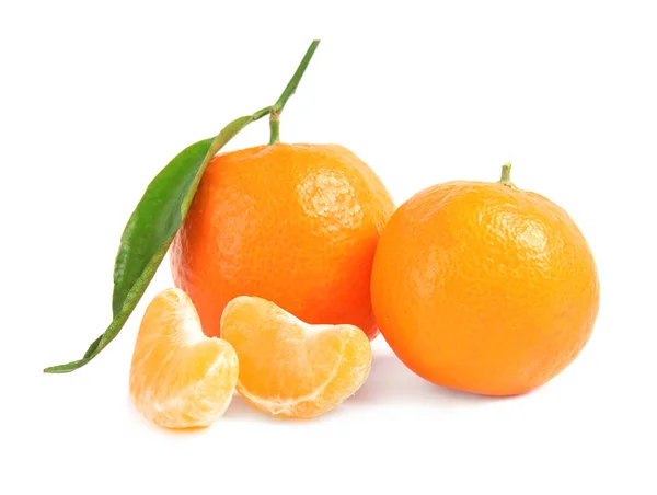 Tangerinas Maduras Saborosas Fundo Branco Citrinos — Fotografia de Stock