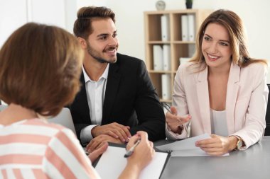 İnsan kaynakları başvuru Office ile iletken iş görüşmesi komisyon