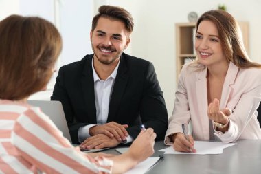 İnsan kaynakları başvuru Office ile iletken iş görüşmesi komisyon