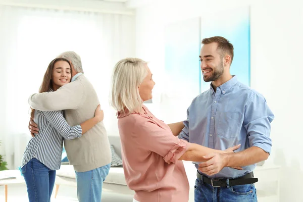 Glückliche Familie Hause Wiedersehen Der Generationen — Stockfoto