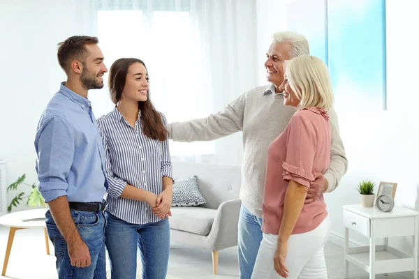 Gelukkige Familie Thuis Reünie Van Generaties — Stockfoto