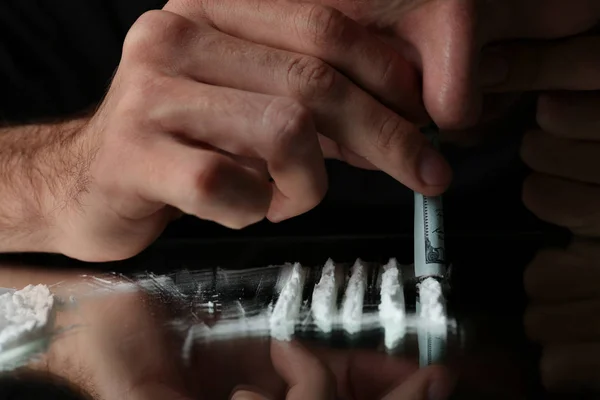 Drogově Závislý Užívání Kokainu Detailním Zobrazení Tabulky — Stock fotografie