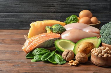 Farklı doğal gıda masada. Yüksek protein diyeti
