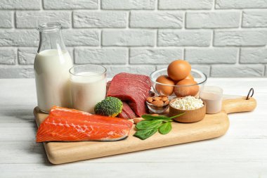 Farklı doğal gıda masada. Yüksek protein diyeti
