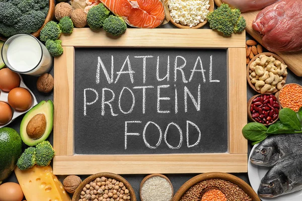 Chalkboard Com Texto Escrito Natural Protein Food Entre Produtos Vista — Fotografia de Stock
