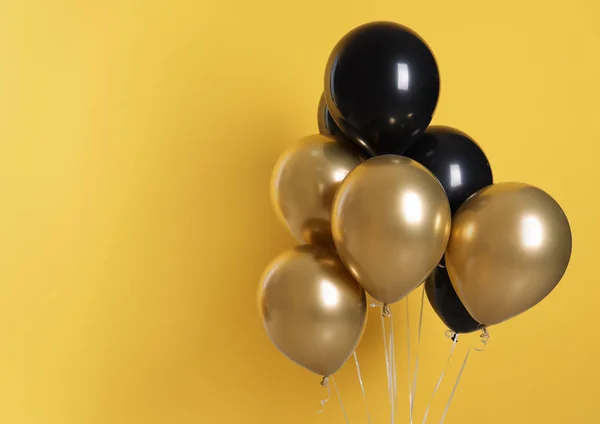 Diferentes Globos Helio Sobre Fondo Color Espacio Para Texto —  Fotos de Stock