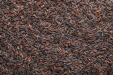 Arka plan, üstten görünüm olarak siyah pirinç pişmemiş