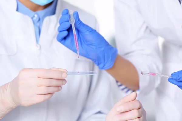 Cientistas Trabalhando Laboratório Vista Perto Investigação Análise — Fotografia de Stock