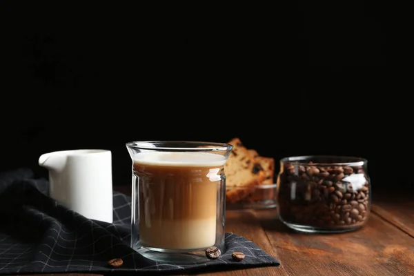 Composición Con Vaso Deliciosa Bebida Café Sobre Mesa Madera Sobre — Foto de Stock