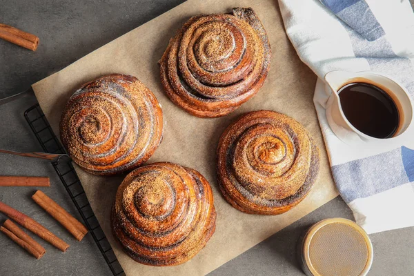 Flat Lay Composition Freshly Baked Cinnamon Rolls Grey Background — Stock Photo, Image