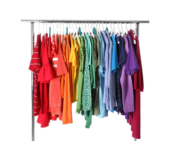 Garderobe Rek Met Verschillende Kleurrijke Kleding Witte Achtergrond — Stockfoto