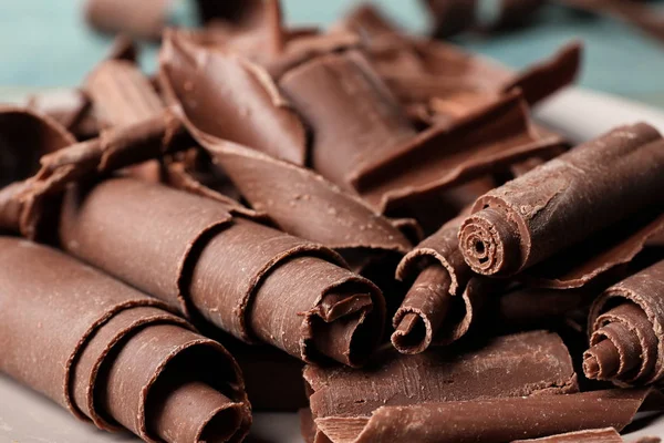 Dekorasyonu Plaka Closeup Için Lezzetli Çikolata Bukleler — Stok fotoğraf