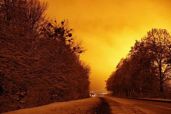 Hermosa Vista Del Crepúsculo Sobre Carretera Del Campo Paisaje Invierno — Foto de Stock