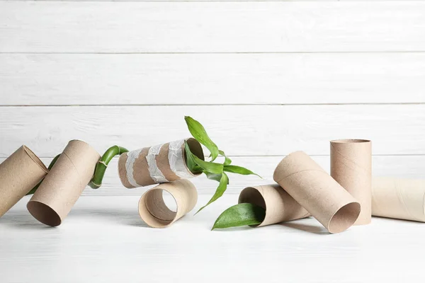 Složení Bambus Rostlin Prázdnou Toaletní Papír Rolích Stole Prostor Pro — Stock fotografie