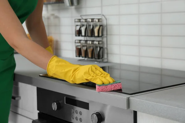 Female Janitor Cleaning Kitchen Stove Sponge Closeup — Stock Photo, Image