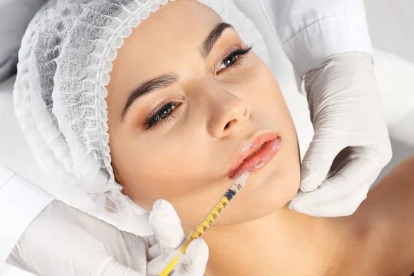Mladá Žena Rty Injekce Klinice Kosmetická Chirurgie — Stock fotografie