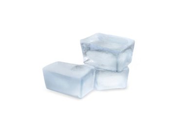 Beyaz arka plan üzerinde buz küpleri. Donmuş sıvı