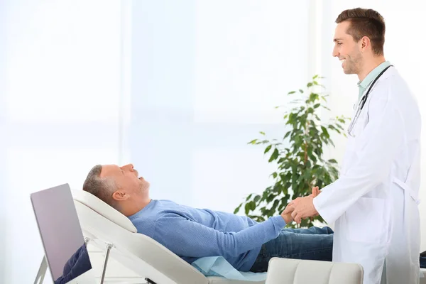 Doctor Checking Mature Patient Pulse Hospital — Stock Photo, Image