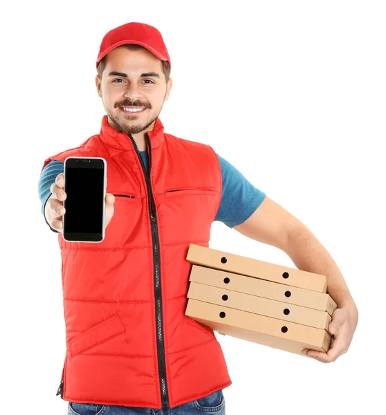 年轻人拿着比萨饼盒和智能手机隔离在白色 模型的设计 在线送餐服务 — 图库照片