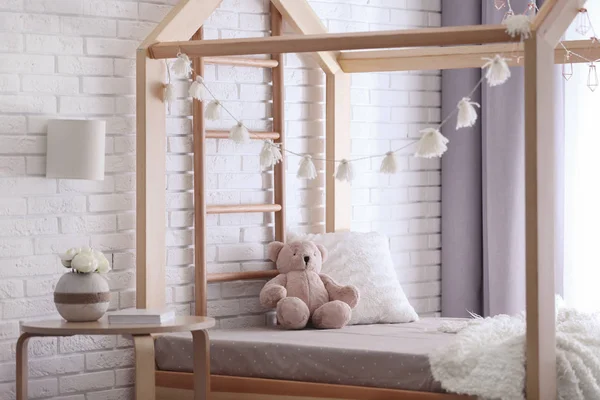 Elegante Camera Bambino Interno Con Letto Legno Carino — Foto Stock