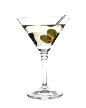 Klasik martini kokteyl zeytin beyaz arka plan üzerinde bardak