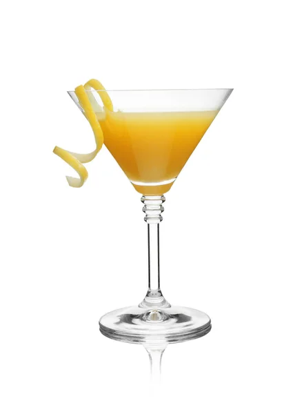 Glas Martini Cocktail Mit Zitronenschale Auf Weißem Hintergrund — Stockfoto