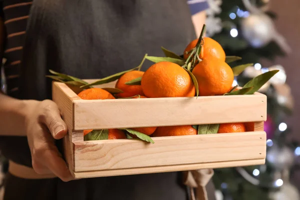 Woman Wooden Crate Ripe Tangerines Christmas Tree Background Closeup — Stock Photo, Image