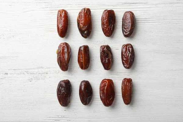 Composição Leigos Planos Com Datas Fundo Madeira Fruta Seca Como — Fotografia de Stock